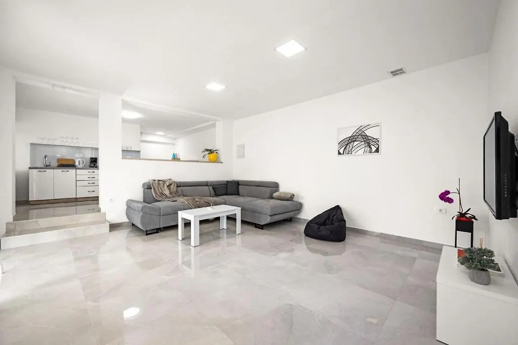 Apartment Olive Garden Near Pula 3 Km From Center And Only 4 Km From The Beach For 4 Persons Croatia