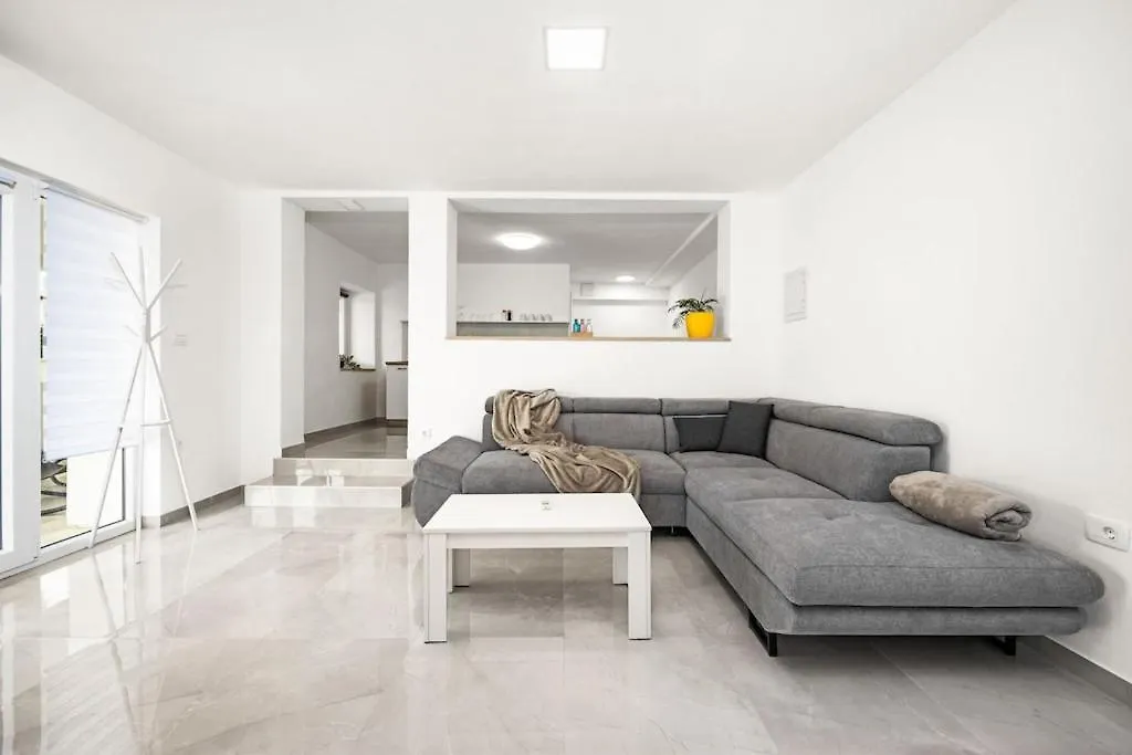 Apartment Olive Garden Near Pula 3 Km From Center And Only 4 Km From The Beach For 4 Persons 0*,