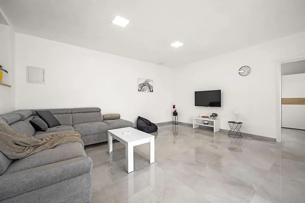 Apartment Olive Garden Near Pula 3 Km From Center And Only 4 Km From The Beach For 4 Persons