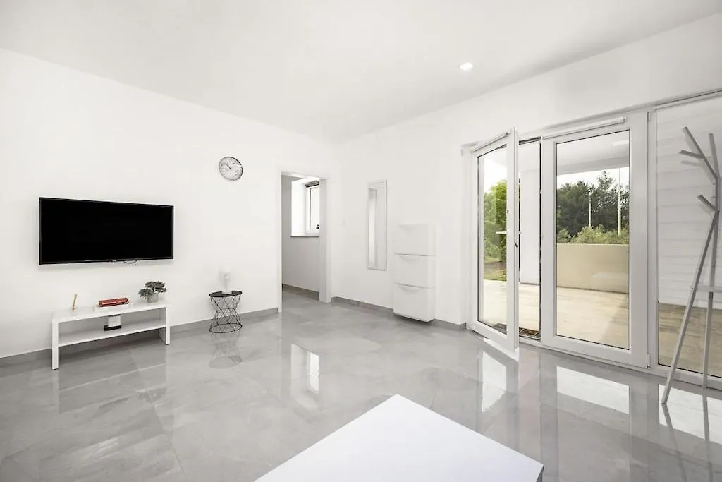 Apartment Olive Garden Near Pula 3 Km From Center And Only 4 Km From The Beach For 4 Persons