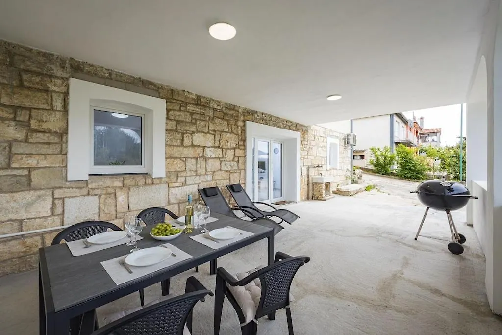 Apartment Olive Garden Near Pula 3 Km From Center And Only 4 Km From The Beach For 4 Persons